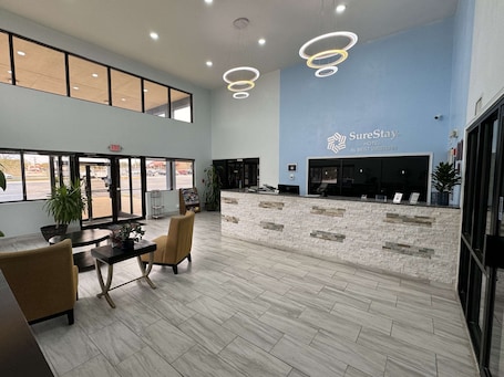 Reception. SureStay Hotel by Best Western Childress