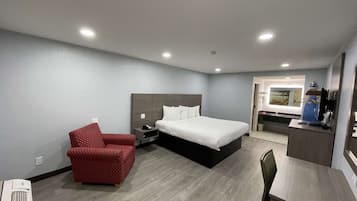 Habitación estándar, 1 cama de matrimonio grande, no fumadores, frigorífico y microondas | Escritorio, espacio para trabajar con un portátil, cortinas opacas