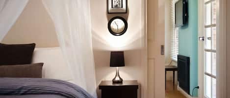 1 habitación, tabla de planchar con plancha, wifi gratis y ropa de cama