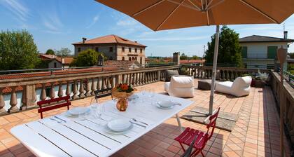 Marvellous apartment in a house on the canal near Padua and Venice