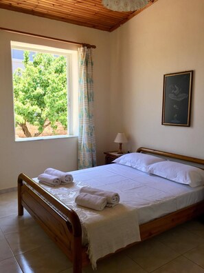 2 bedrooms, iron/ironing board, WiFi, bed sheets