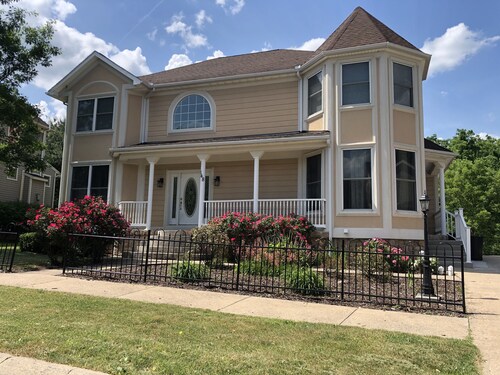 Beautiful Home in Happy Valley 2.2 Miles from Beaver Stadium
