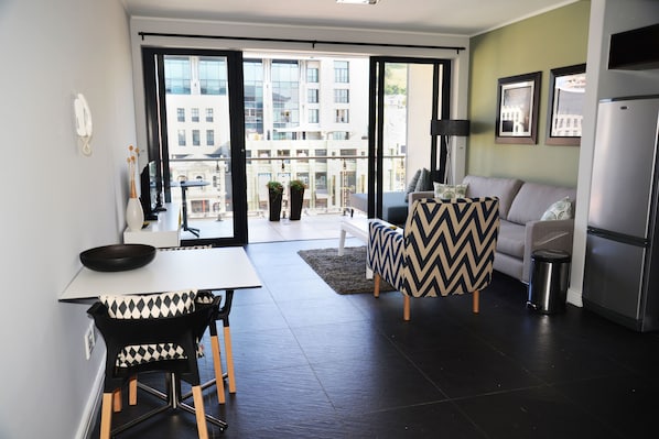 Fernseher, DVD-Player, Stereoanlage