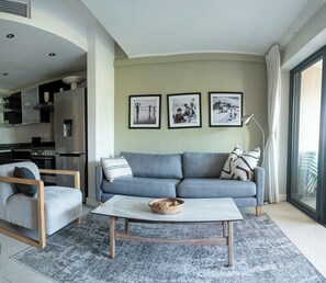 Smart TV, DVD player, books, stereo
