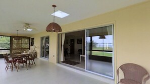 Interior - Gator Den: Comfortable 3-bedroom, 2-bath home, sleeps 6. Ideal for mid-sized groups. (Oviedo)