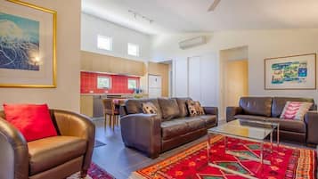 Fladskærms-tv, dvd-afspiller