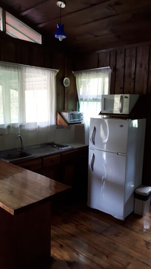 Chalet, Multiple Beds, Non Smoking | Private kitchen | Coffee/tea maker, toaster oven, cookware/dishes/utensils, paper towels