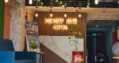 Henry & Iris Hotel - Hostel