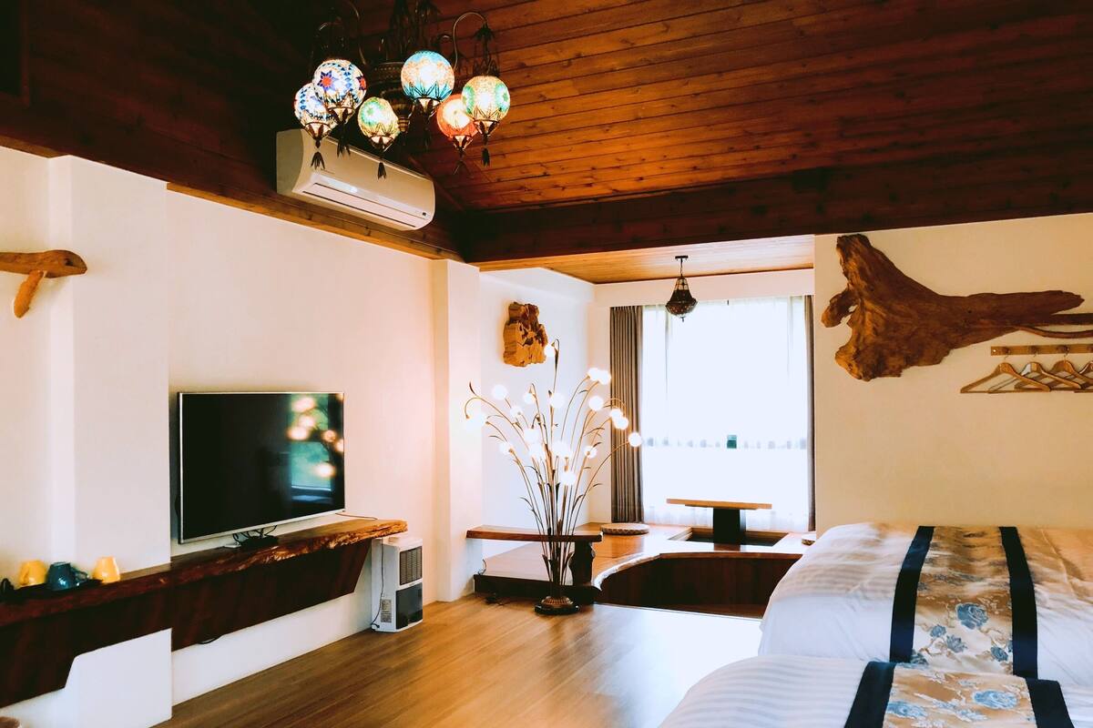 Signature-Vierbettzimmer, 2 Doppelbetten, Blick auf die Anlage