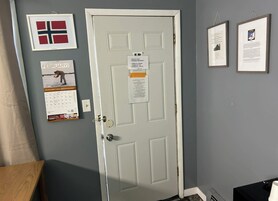 Quarto casal básico | Individualmente mobiliados, cortinas blackout, Wi-Fi de cortesia