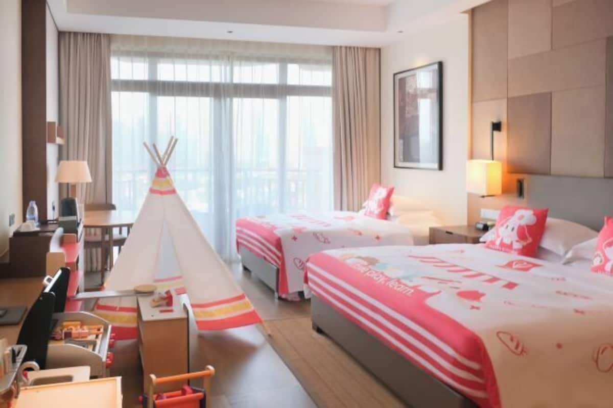 Minibar, caja de seguridad en la habitación y escritorio