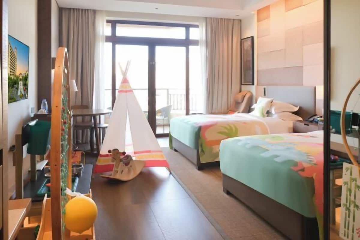 Minibar, in-room safe, desk, laptop workspace