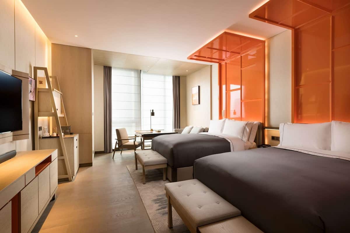 Couette en duvet d'oie, matelas mémoire de forme, minibar