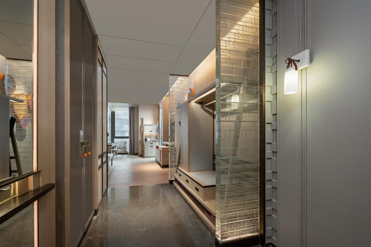 Room, 1 King Bed, Accessible | Down comforters, memory foam beds, minibar, in-room safe