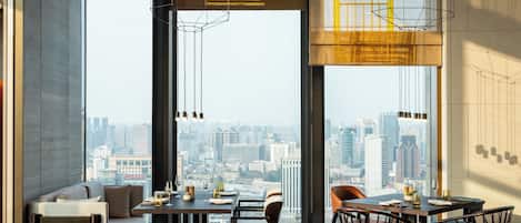 Breakfast, lunch, dinner served; garden views