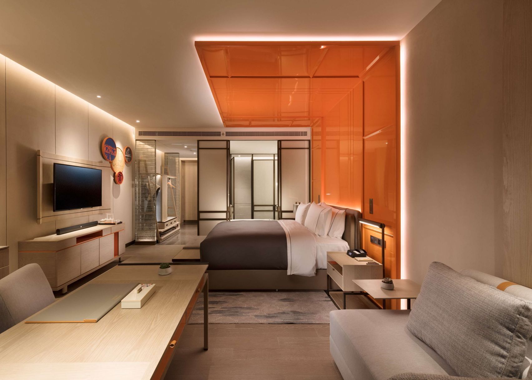Couette en duvet, lit avec matelas en mousse à mémoire, minibar