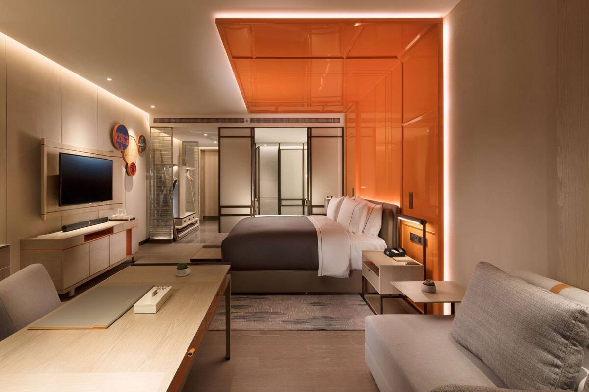 Couette en duvet, lit avec matelas en mousse à mémoire, minibar