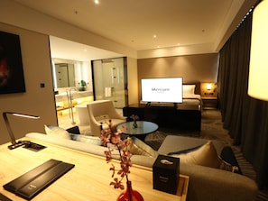 In-room safe, desk, iron/ironing board, free cribs/infant beds - Mercure Panjin (Panjin)