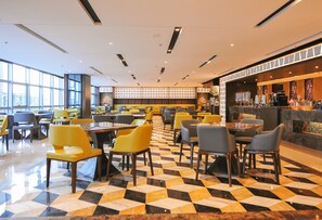 每日供应自助式早餐（每人 CNY 78）