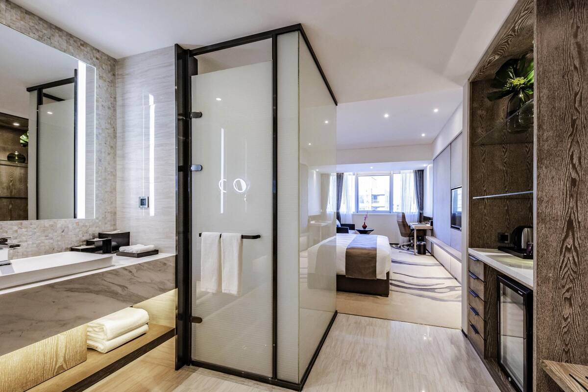 Superior Room, 2 Single Beds | 1 bedroom, in-room safe, desk, iron/ironing board