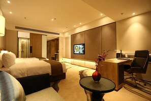 Superior Room, 1 King Bed | In-room safe, desk, iron/ironing board, free cribs/infant beds - Mercure Panjin (Panjin)