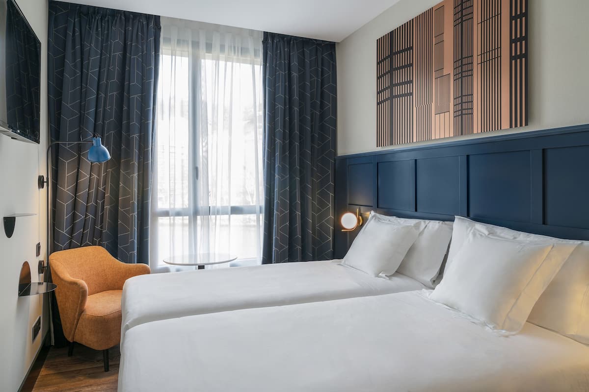 Ropa de cama de alta calidad, edredones de plumas, minibar y caja fuerte