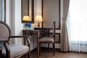 LCD TV - Alisa Hotel & Spa (Hanoi)