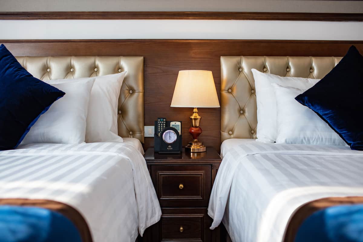 Luxe beddengoed, een minibar, een kluis op de kamer, een bureau