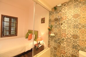 ห้องดีลักซ์ดับเบิล | มินิบาร์, ตู้นิรภัยในห้องพัก, โต๊ะทำงาน, Wi-Fi ฟรี