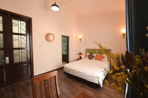 Minibar, in-room safe, desk, free WiFi - Old Quarter Family Hotel (Hanoi)