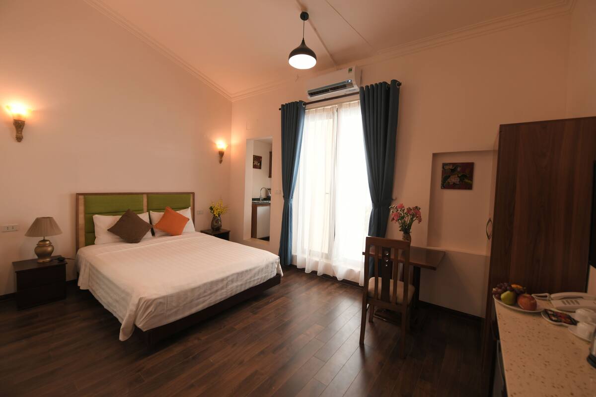 Minibar, coffre-fort, bureau, accès au Wi-Fi (inclus)