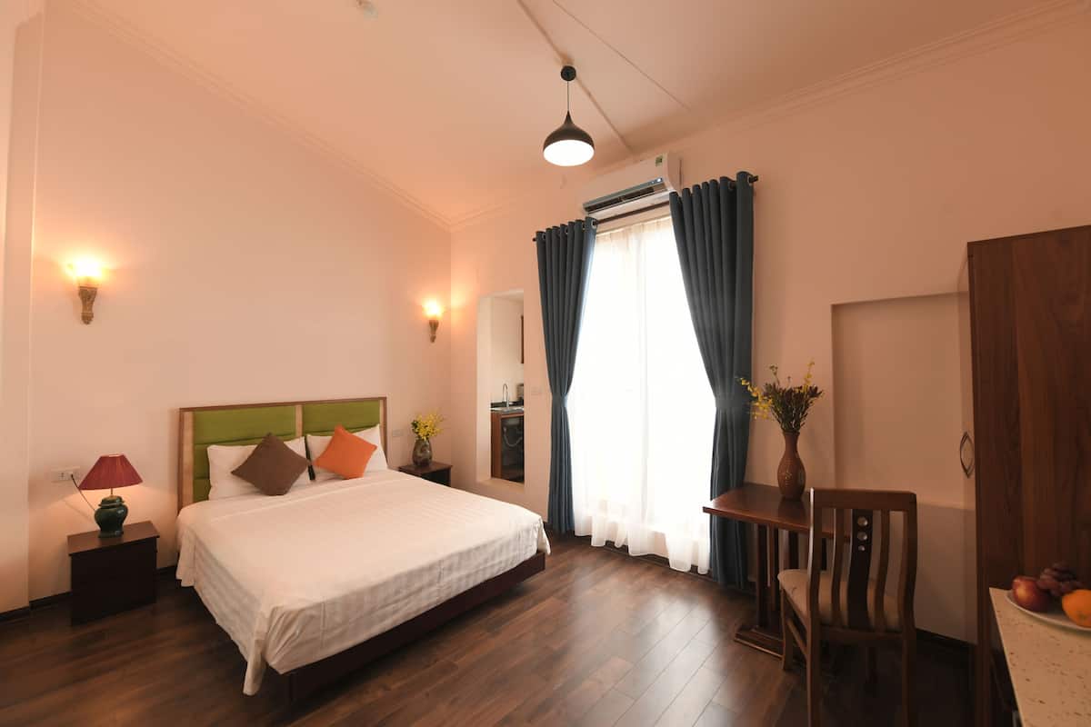 Chambre double pour lune de miel | Minibar, coffre-fort, bureau, accès au Wi-Fi (inclus)