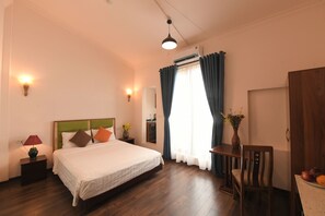 Habitación doble de luna de miel | Minibar, caja de seguridad en la habitación, escritorio y wifi gratis 