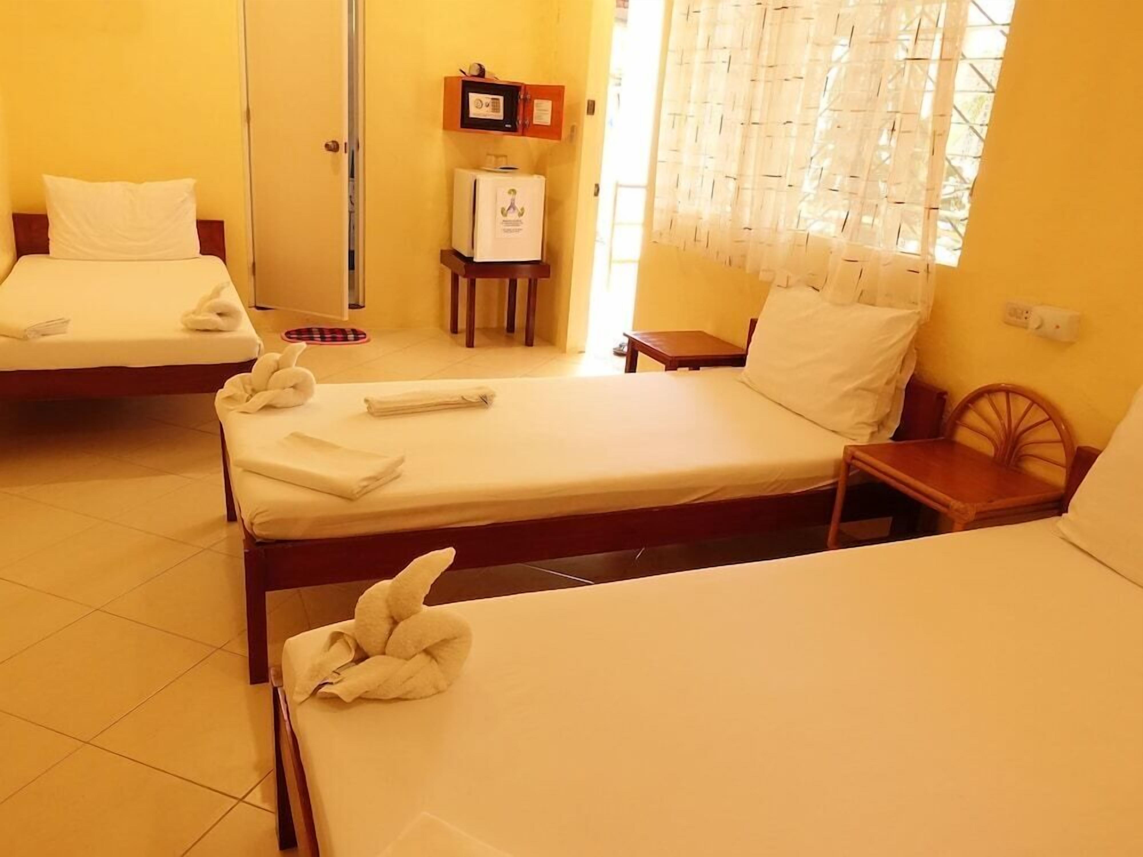 In-room safe, desk, bed sheets
