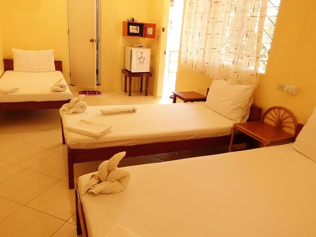 In-room safe, desk, bed sheets