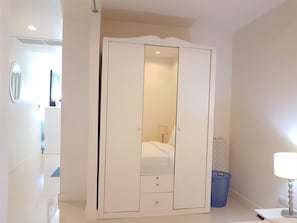 Superior-Apartment, Balkon, Meerblick | Zimmerausstattung