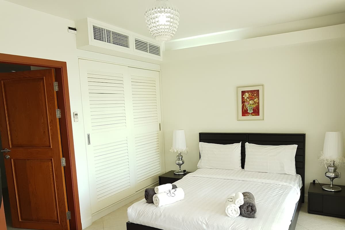 Two Bedroom Apartment  | 2 bedrooms, blackout drapes, cribs (surcharge), WiFi (free)