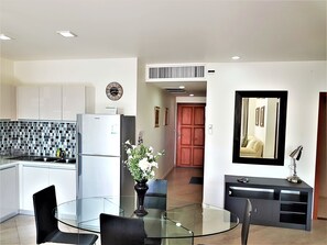Two Bedroom Apartment  | 房內用餐區