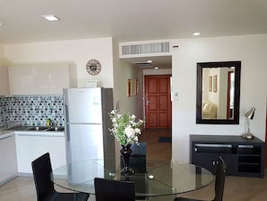 Two Bedroom Apartment  | 房內用餐區