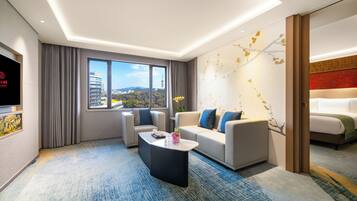 Suíte executiva, 1 cama Queen, para não fumantes | Frigobar, cofres nos quartos, escrivaninha, cortinas blackout