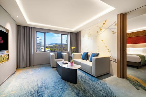 Suite ejecutiva, 1 cama de matrimonio, no fumadores | Minibar, caja fuerte, escritorio y cortinas opacas