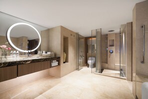 Executive Suite | Minibar, in-room safe, desk, blackout curtains - China Hotel (Guangzhou)