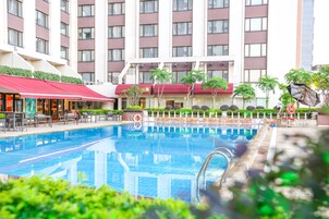 Kolam renang terbuka