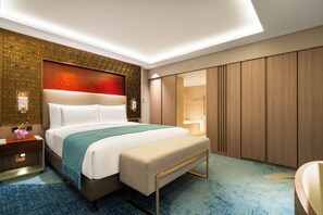Executive Studio | Minibar, in-room safe, desk, blackout curtains - China Hotel (Guangzhou)