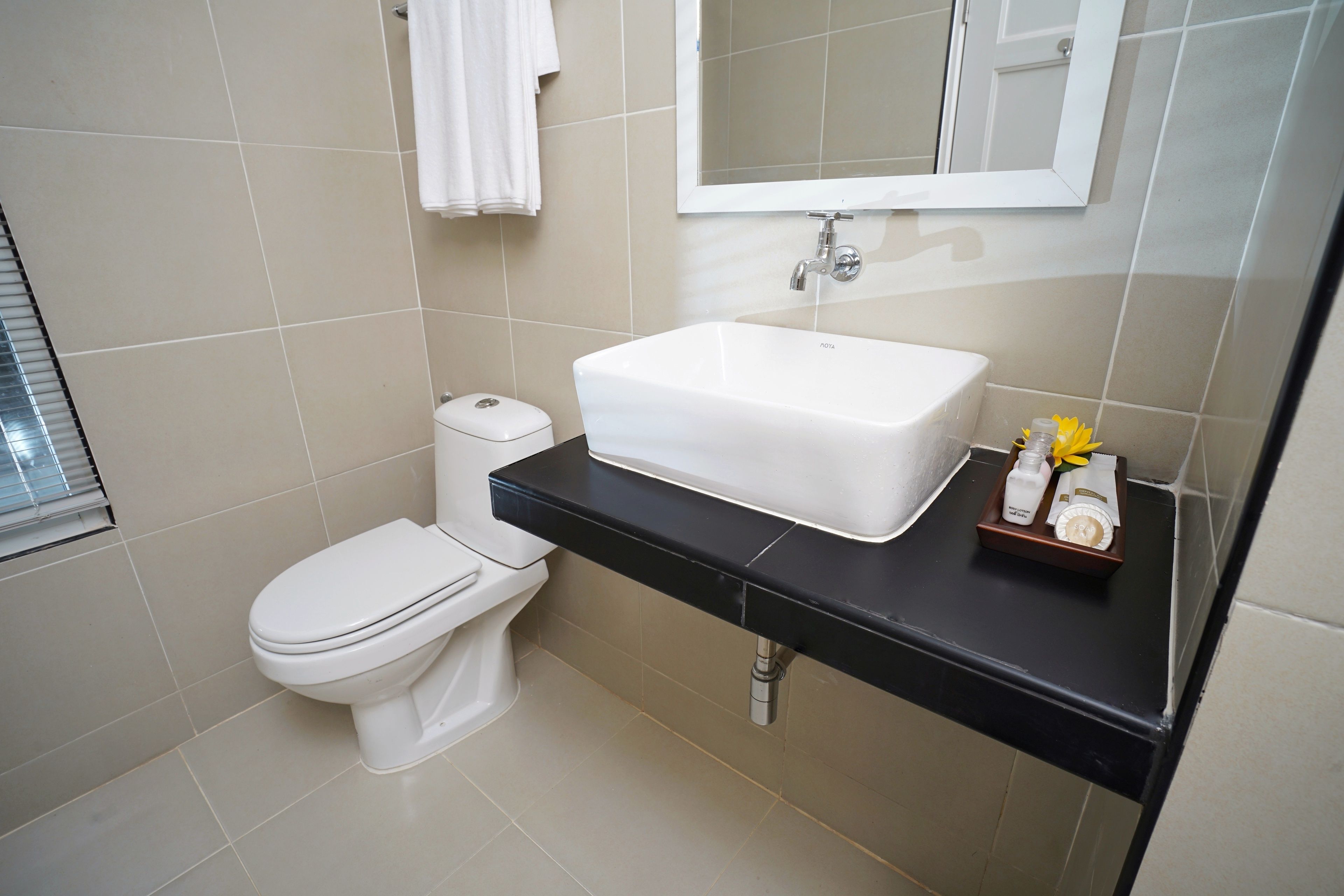 standard double room | bathroom | shower, free toiletries, slippers