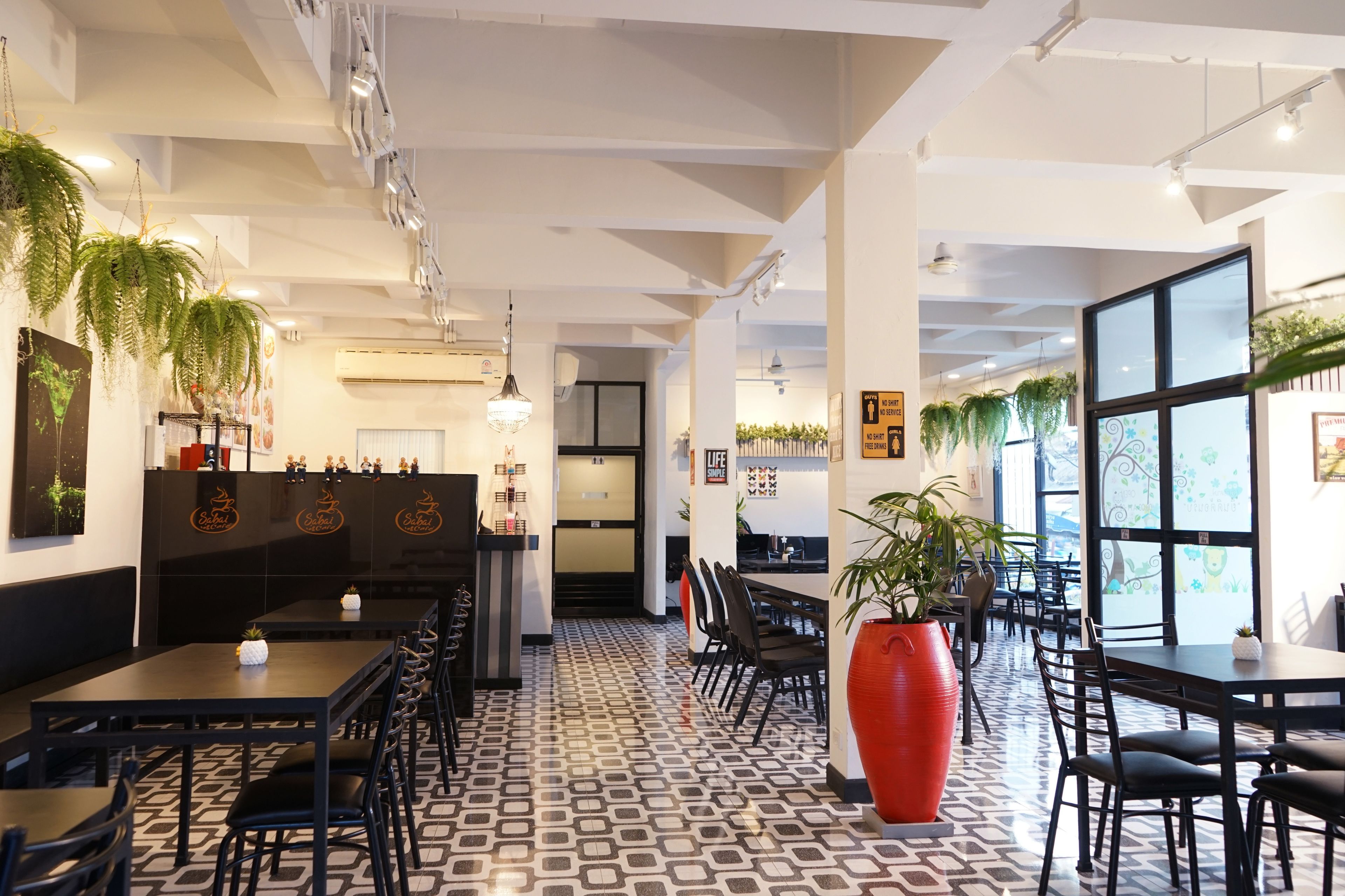 Breakfast, lunch and dinner served