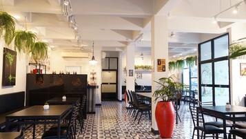 Breakfast, lunch and dinner served