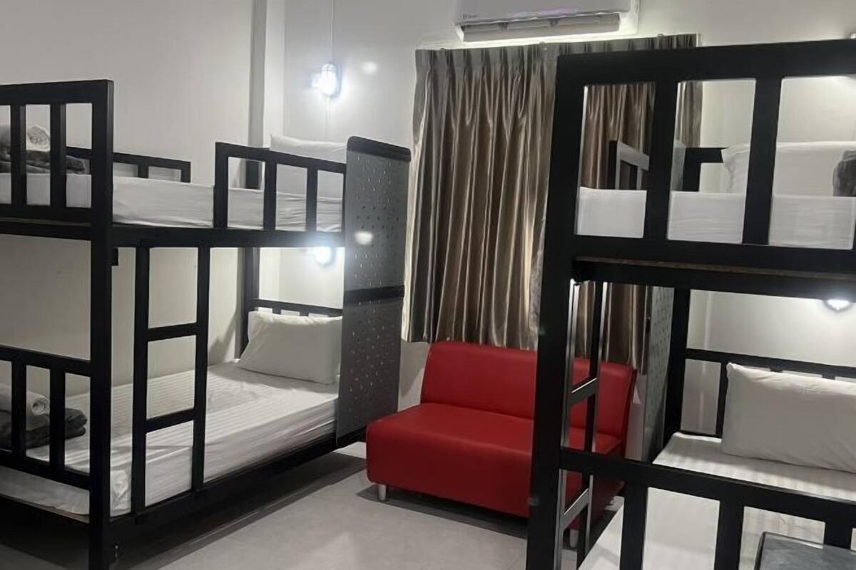 Blackout curtains, free WiFi