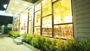 A building with large windows and a sign that reads "Sabai Cafe."