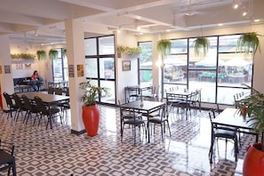 Café da manhã, almoço e jantar